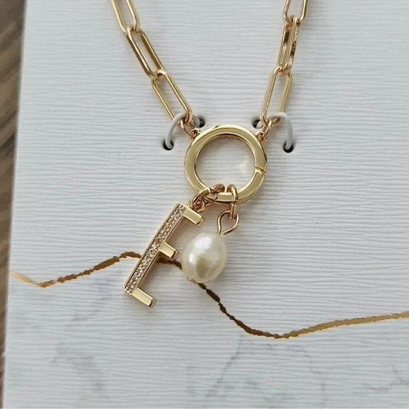 Initial Gold "E" Pearl Charm Link Necklace - Picture 3 of 8